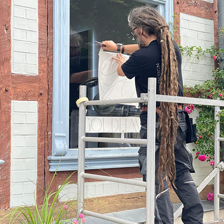 Modern Art Design - Außenwerbung/Leuchtreklame/Werbebanner